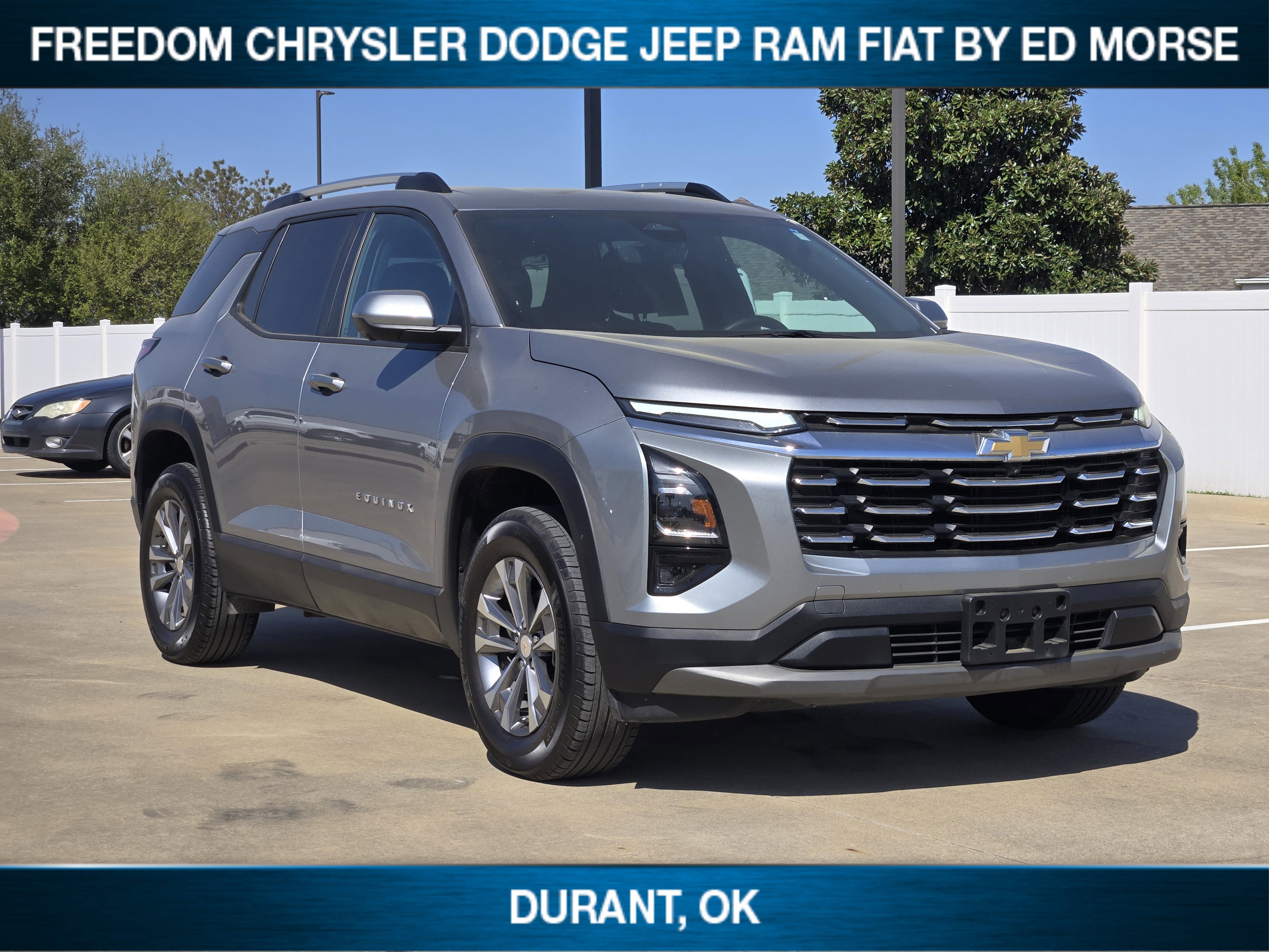 Used 2025 Chevrolet Equinox LT w/ Convenience Package II image 2