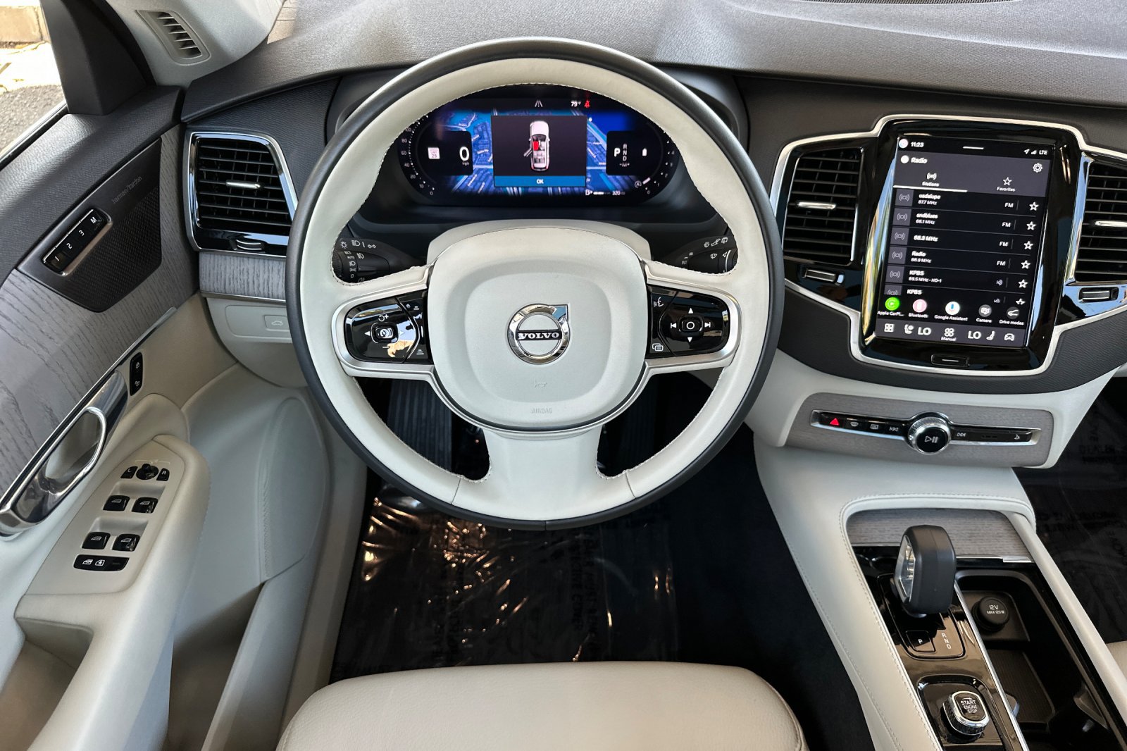 Certified 2025 Volvo XC90 B6 Plus w/ Protection Package Premier AWD/4WD image 16