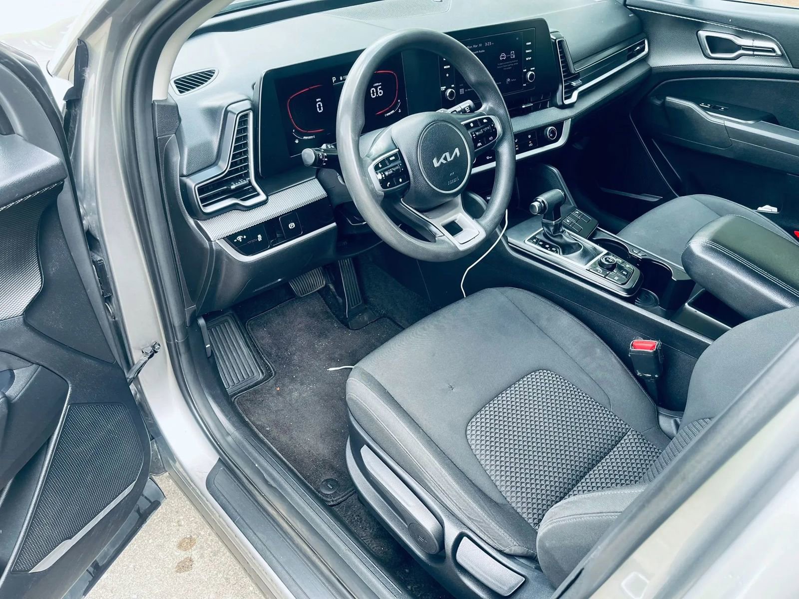 Used 2023 Kia Sportage LX image 3