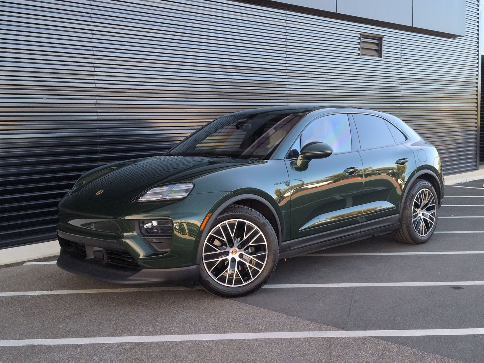 Certified 2025 Porsche Macan Electric image 1