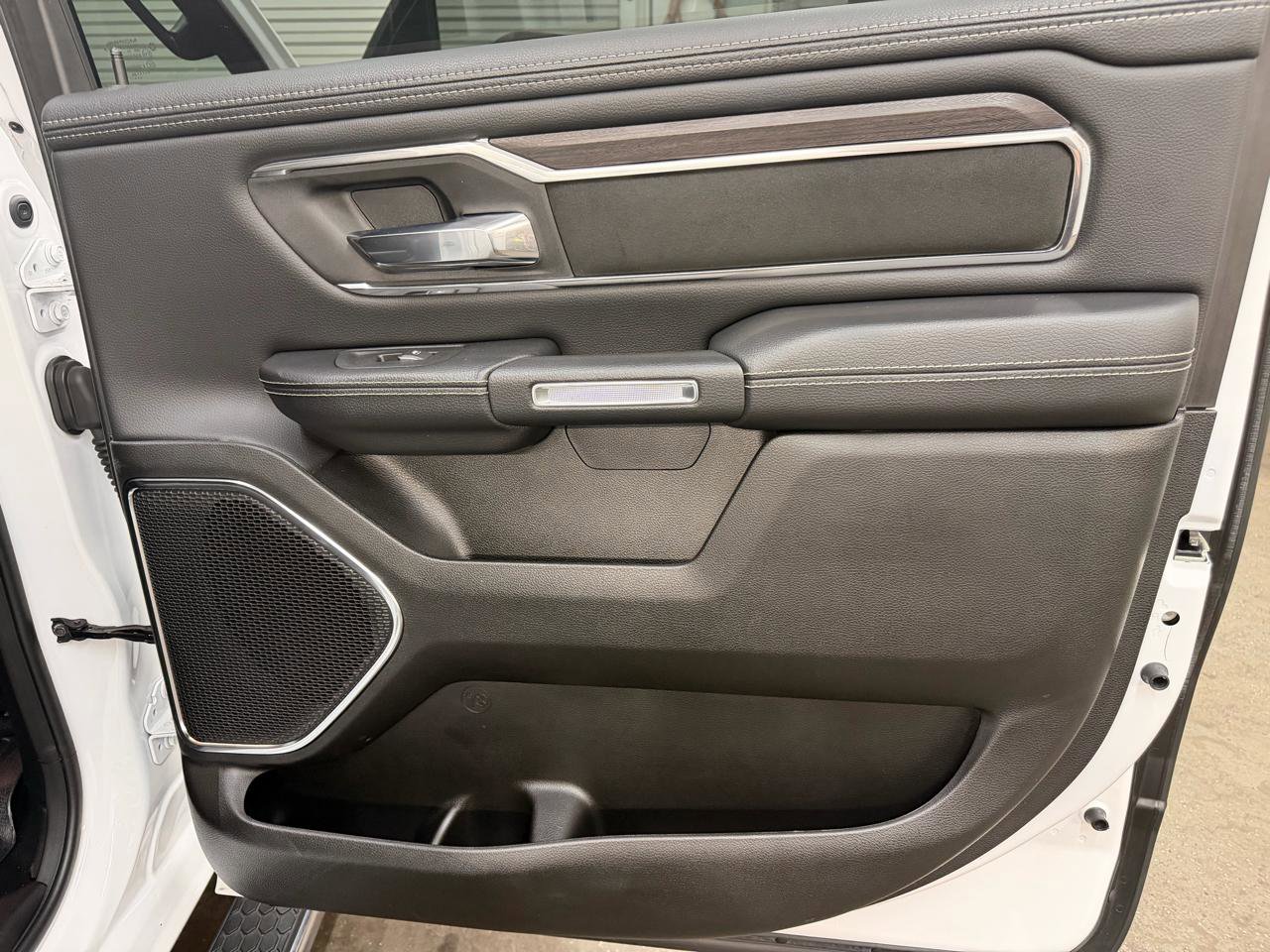 Used 2025 RAM 1500 Laramie AWD/4WD image 37
