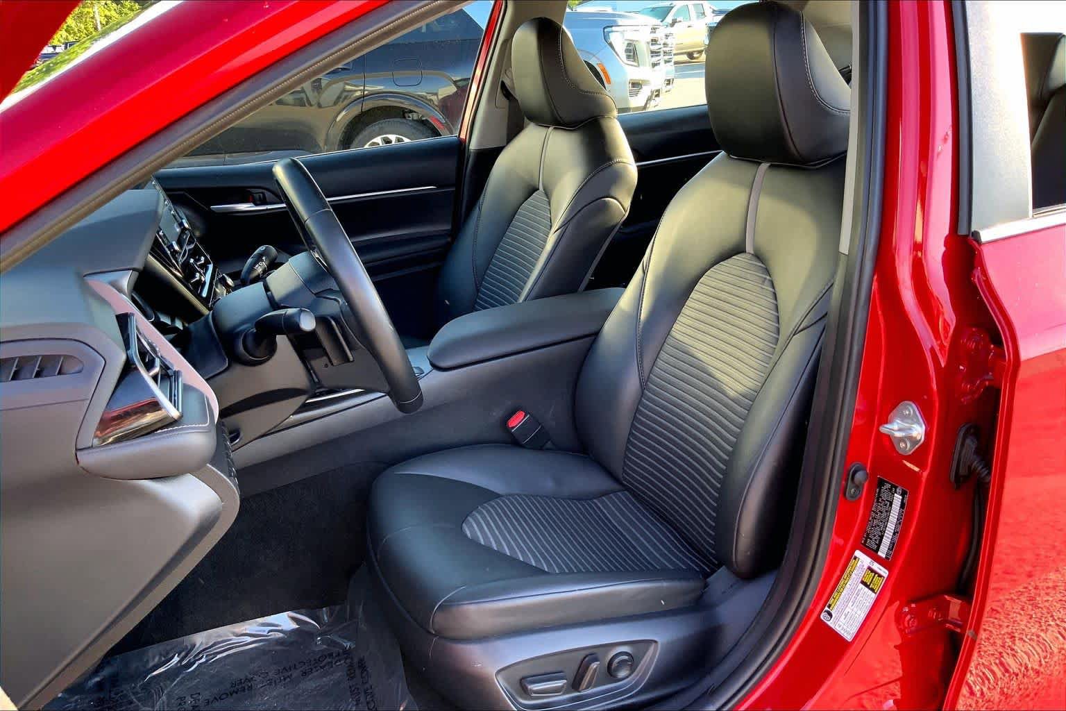 Used 2023 Toyota Camry SE image 8