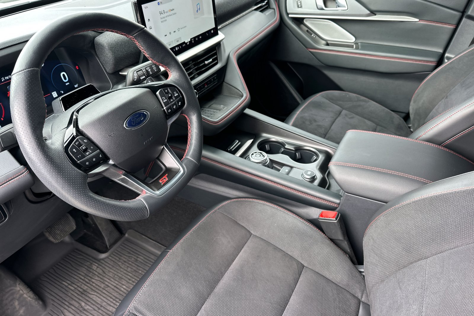 Used 2025 Ford Explorer ST AWD/4WD image 9
