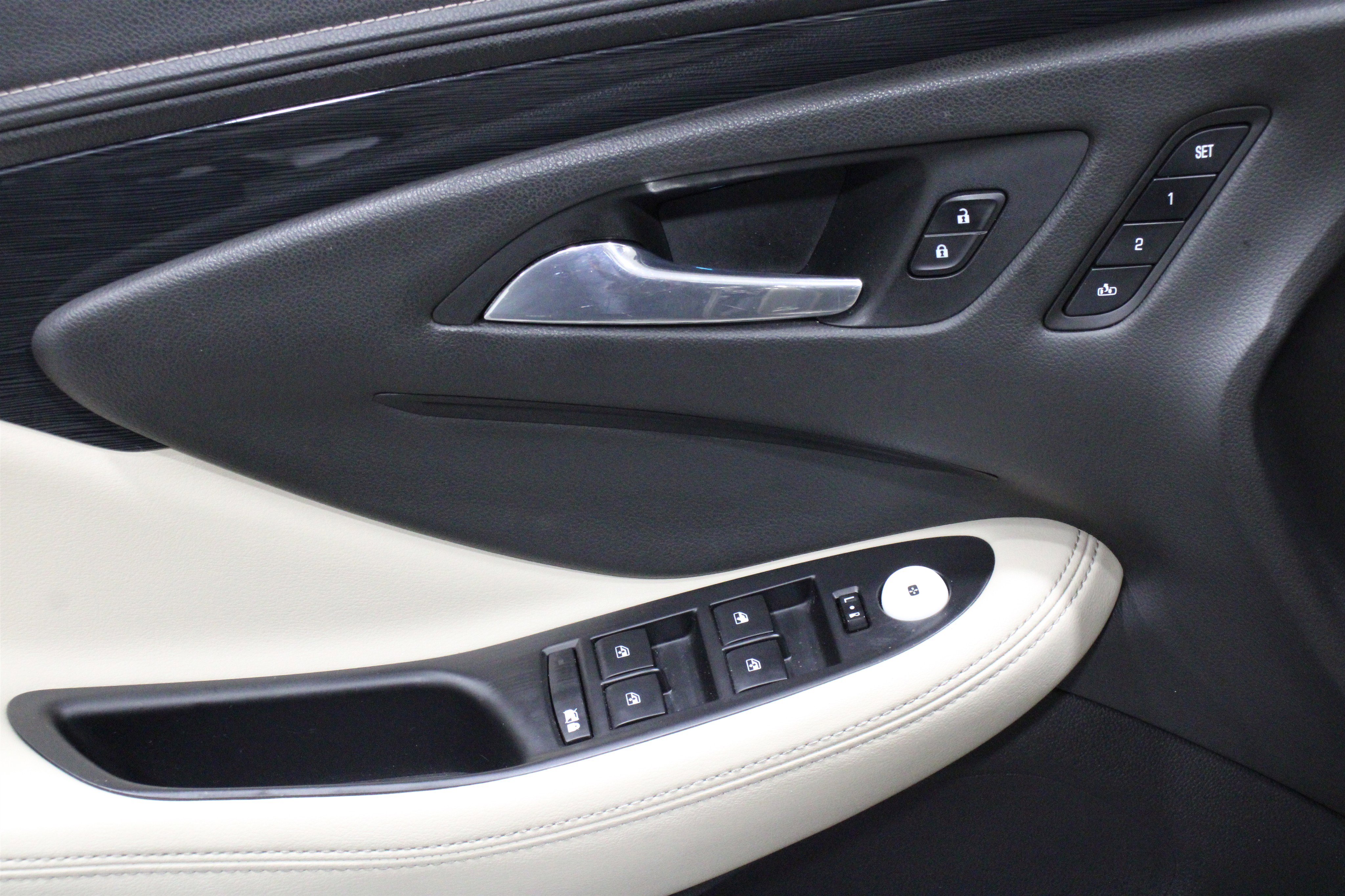 Used 2017 Buick Envision Essence image 7