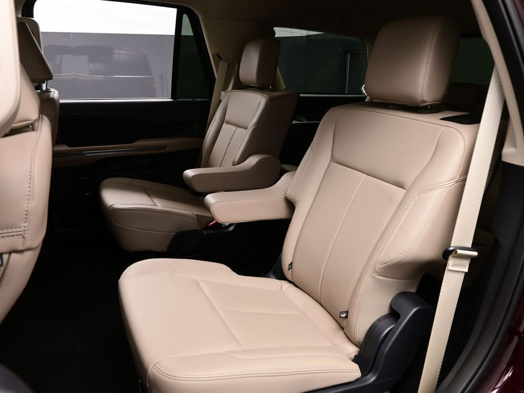 Used 2024 Ford Expedition XLT image 27