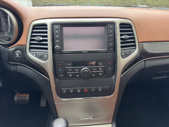 Used 2012 Jeep Grand Cherokee Overland Summit AWD/4WD image 30