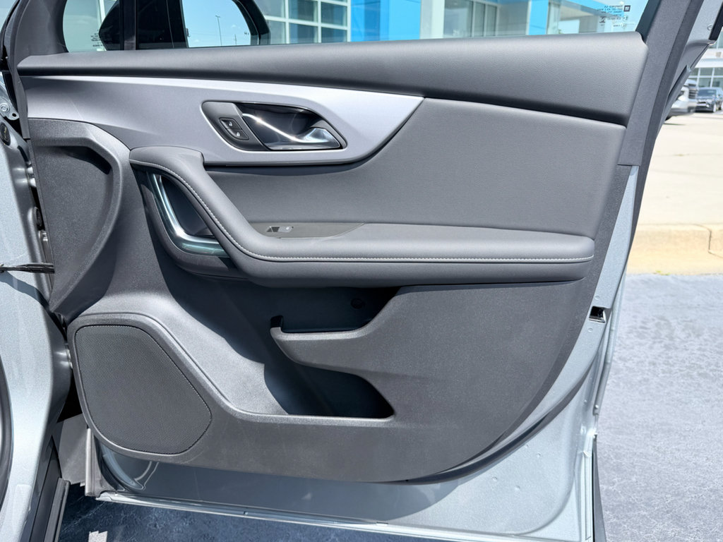 New 2026 Chevrolet Blazer LT w/ Midnight/Sport Edition FWD image 30