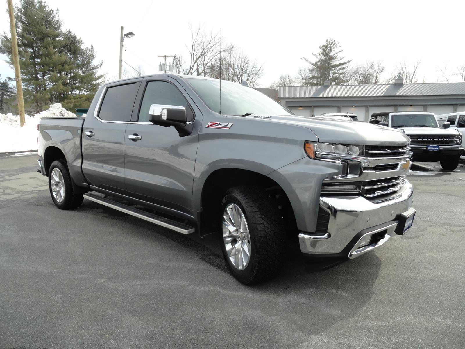 Used 2022 Chevrolet Silverado 1500 LTZ w/ LTZ Premium Package AWD/4WD image 3