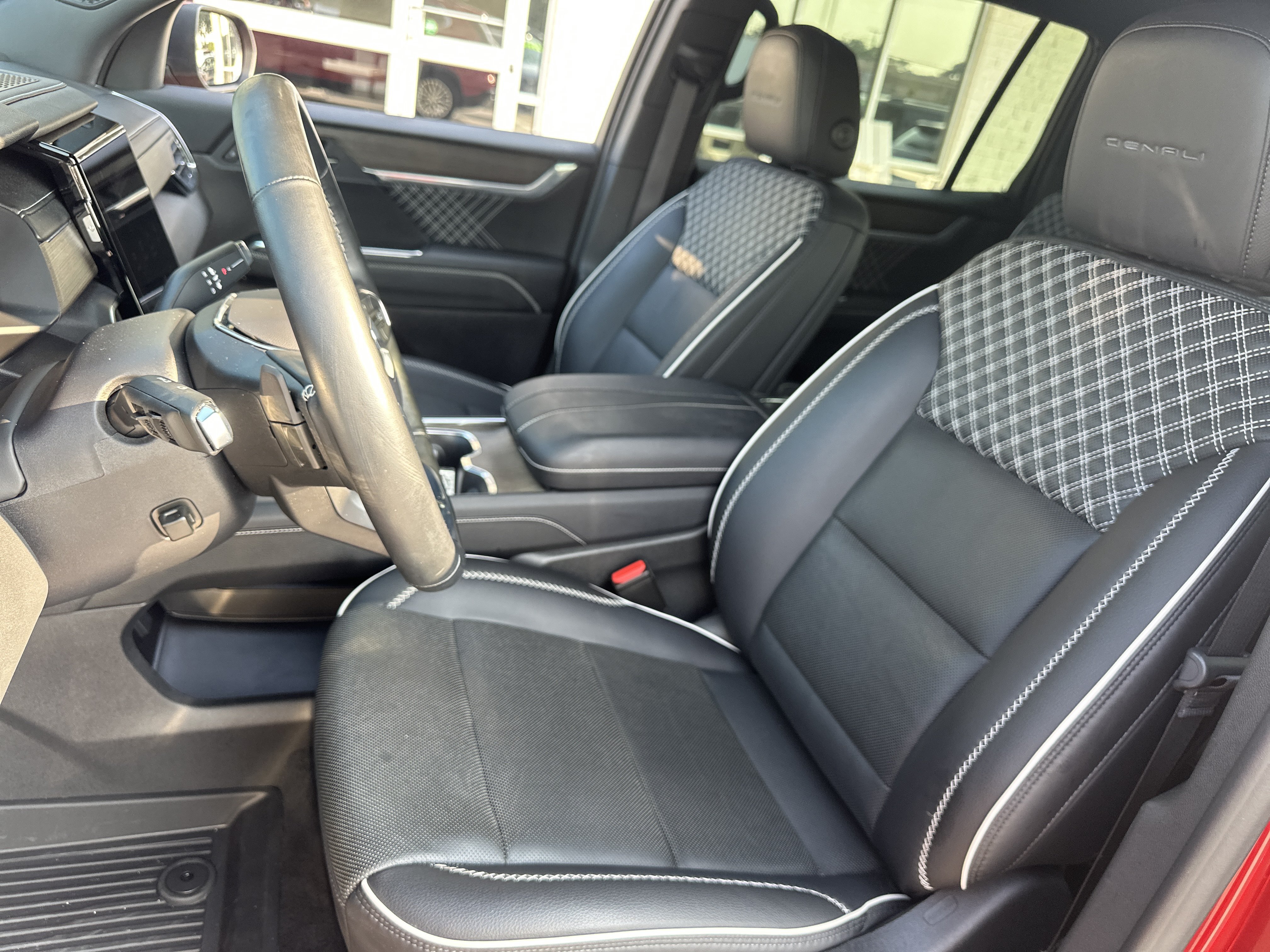 Used 2024 GMC Acadia Denali AWD/4WD image 10