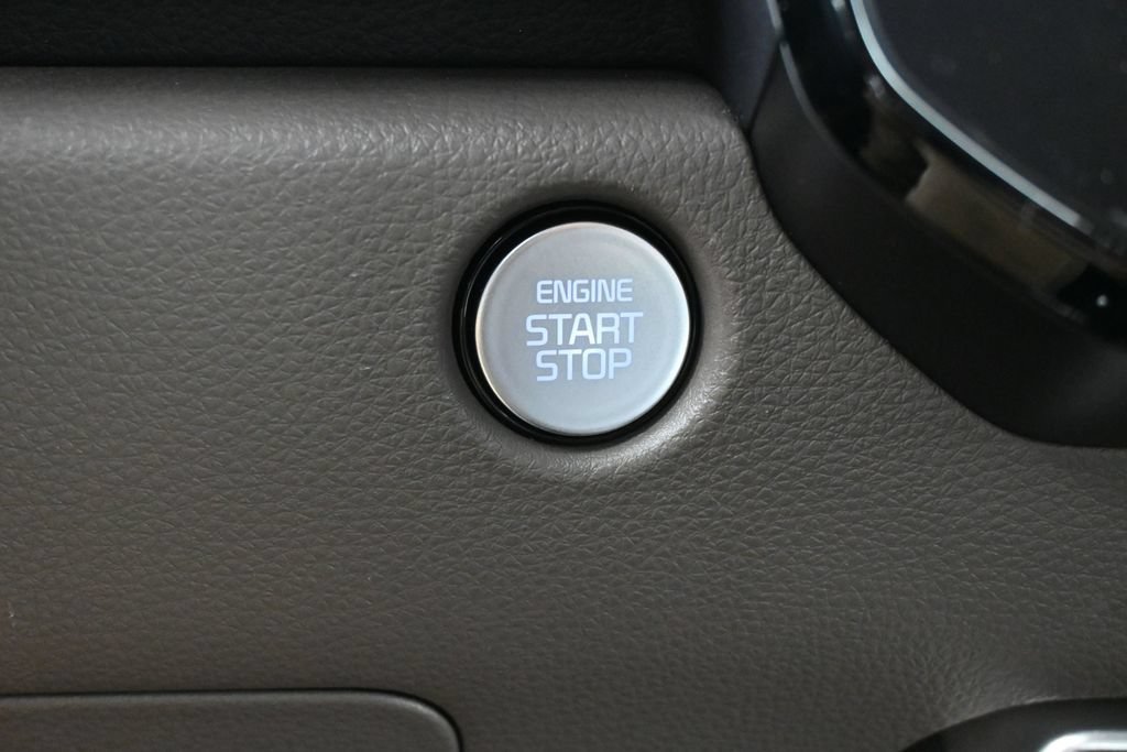 Used 2025 Kia Carnival EX FWD image 24