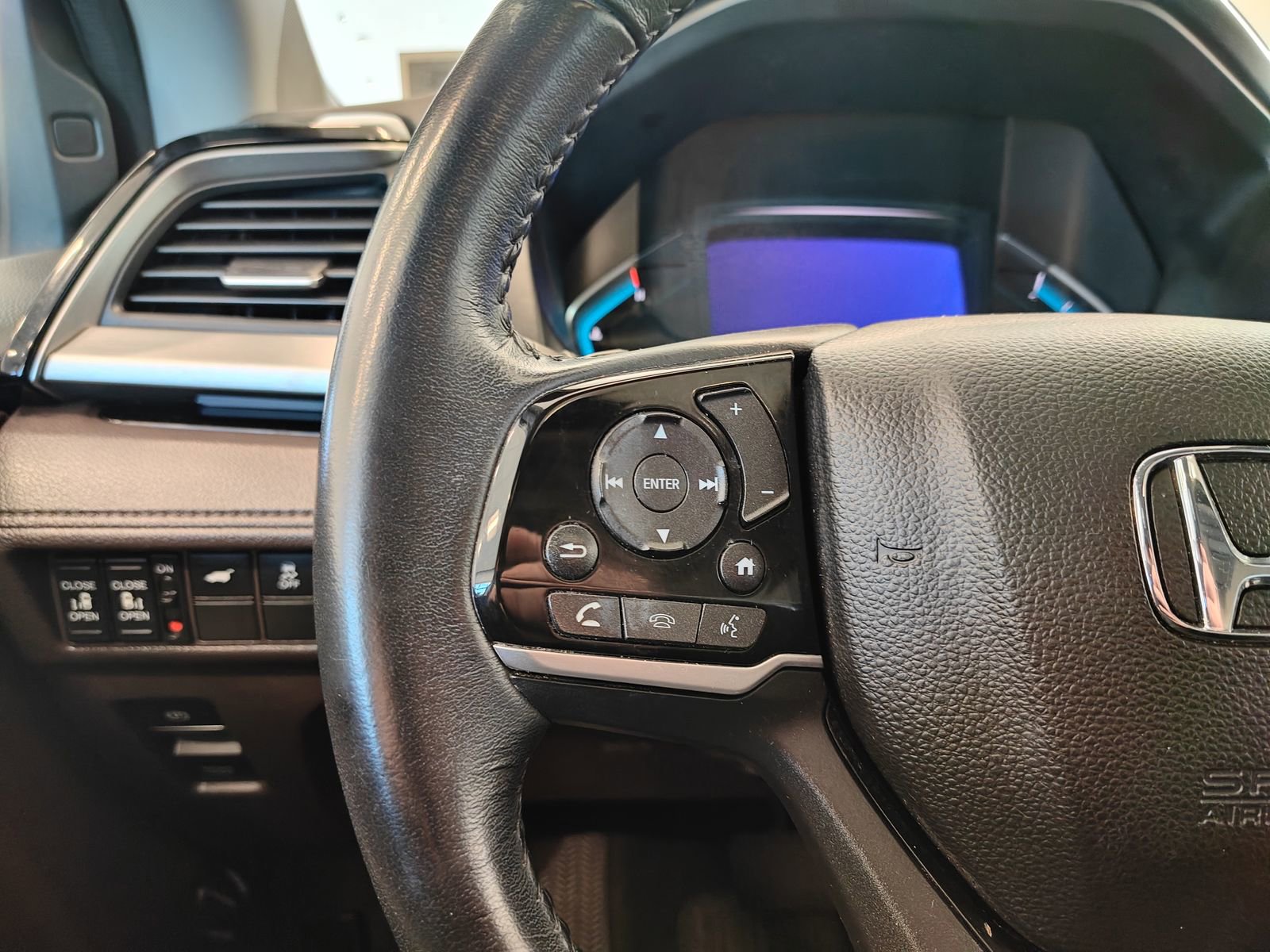 Used 2023 Honda Odyssey Touring image 14