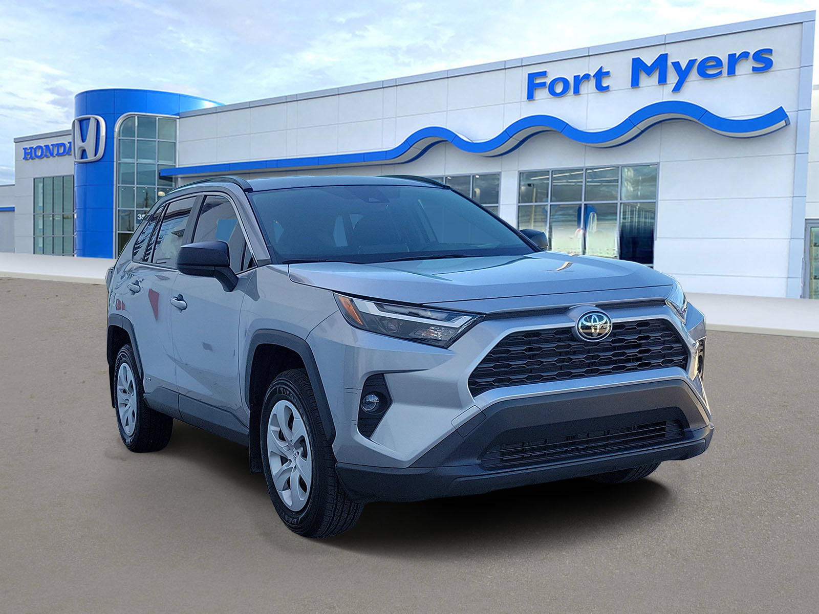 Used 2025 Toyota RAV4 LE AWD/4WD image 1