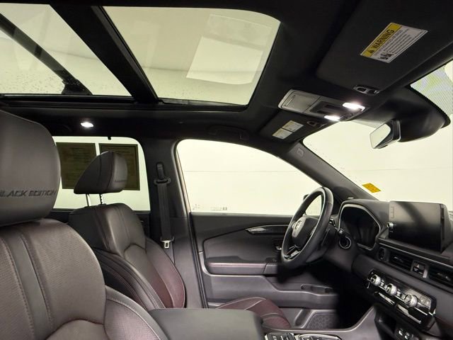 Used 2025 Honda Pilot Black Edition image 56