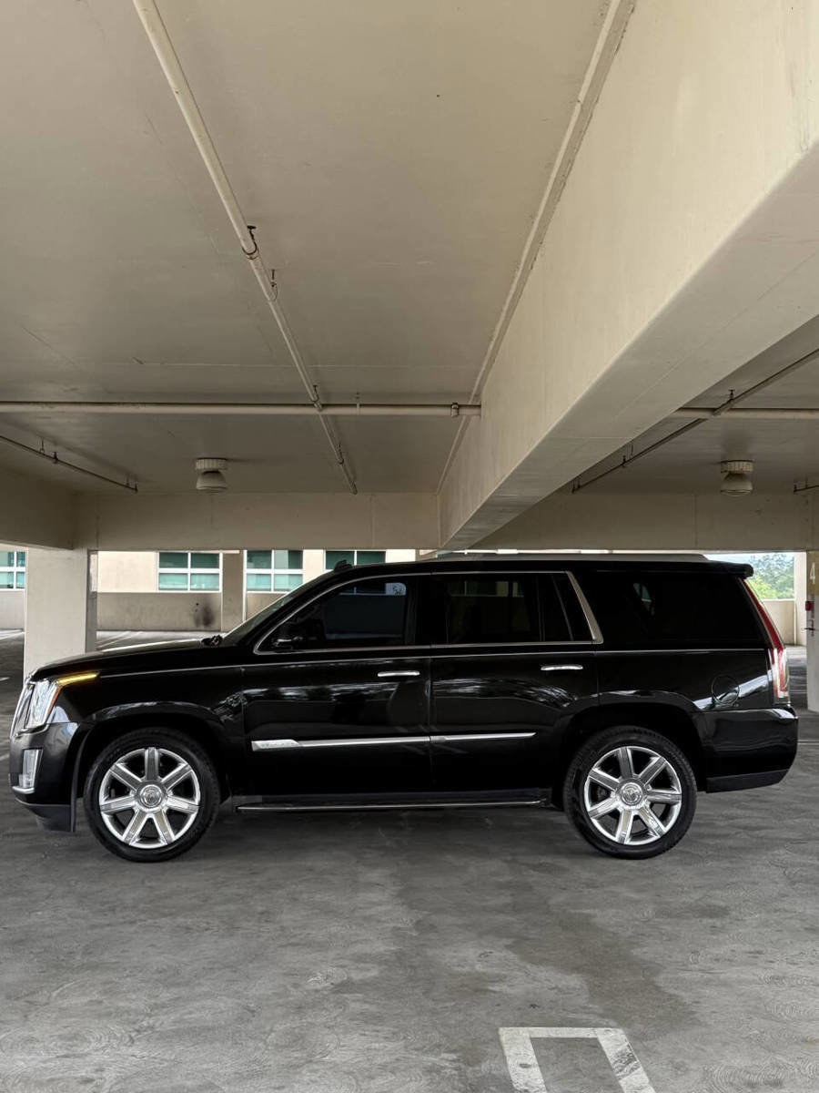 Used 2015 Cadillac Escalade Luxury AWD/4WD image 14