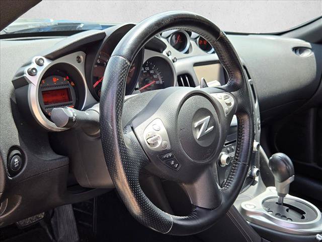 Used 2016 Nissan 370Z Coupe RWD image 10