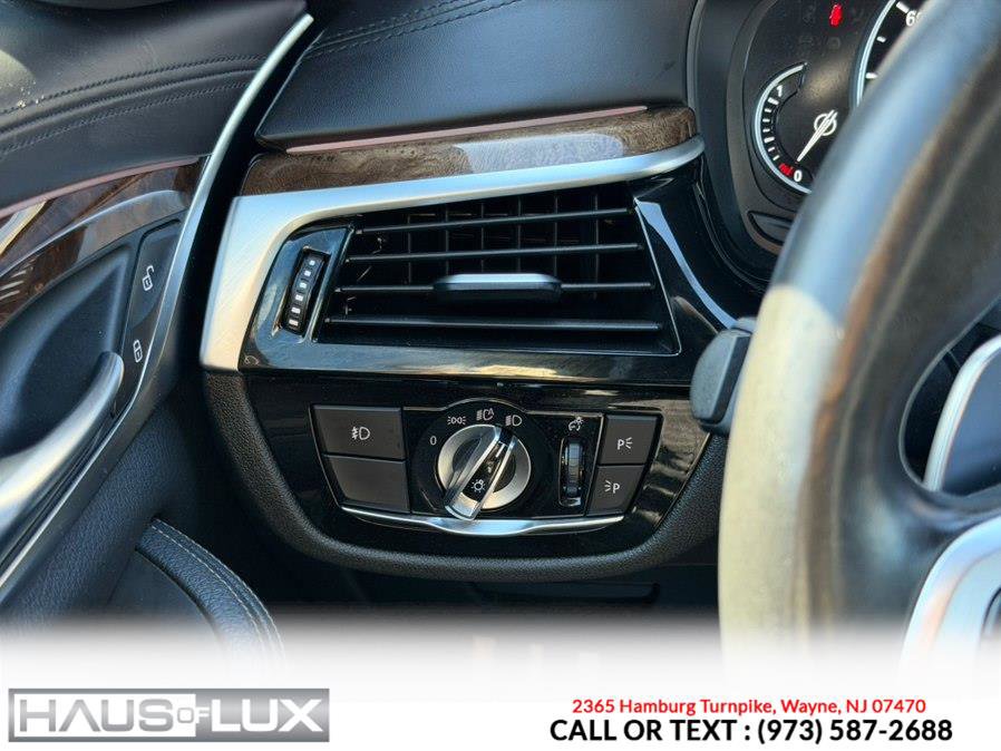 Used 2018 BMW 530i xDrive w/ M Sport Package AWD/4WD image 34
