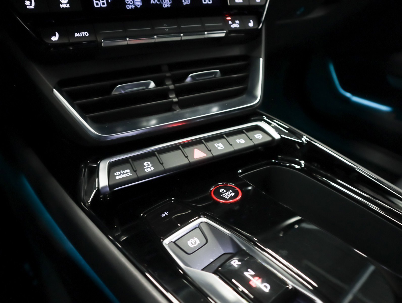 Used 2024 Audi RS e-tron GT w/ Carbon Performance Package AWD/4WD image 19