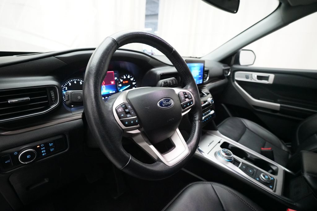 Used 2023 Ford Explorer Limited w/ Equipment Group 301A AWD/4WD image 8