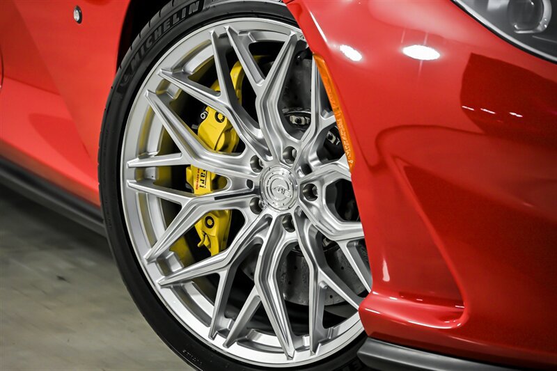 Used 2019 Ferrari 812 Superfast RWD image 3