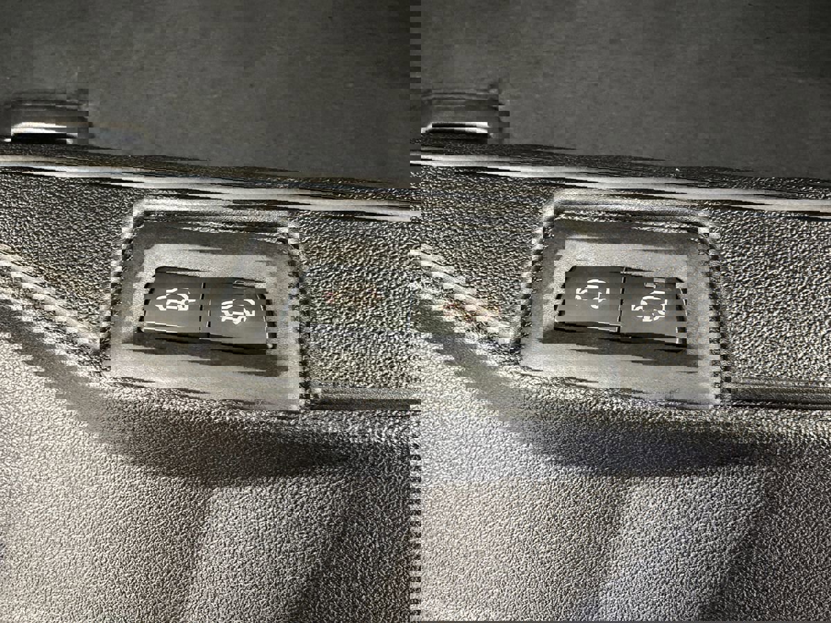 Used 2023 BMW X7 xDrive40i w/ Premium Package image 61