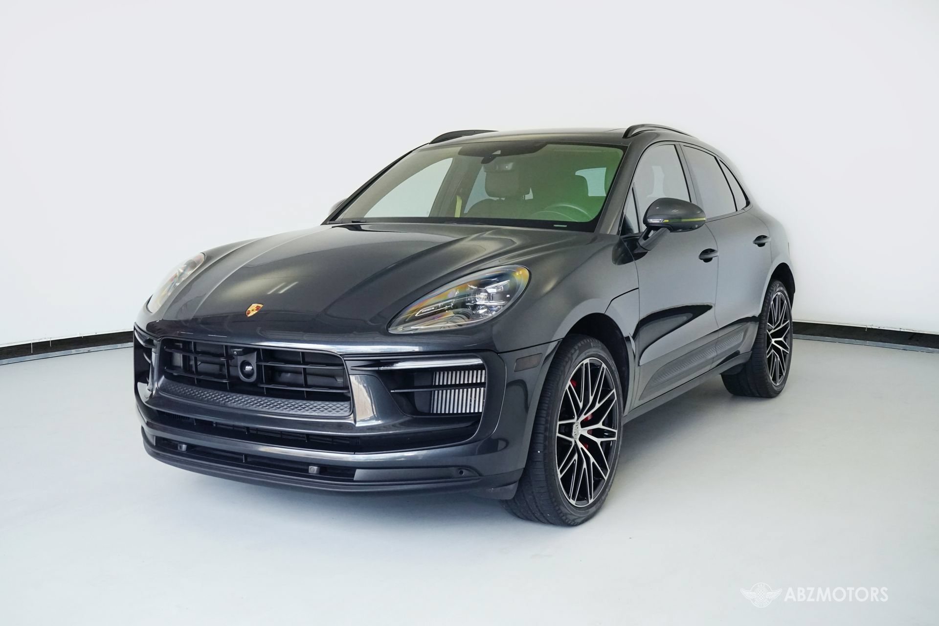 Used 2023 Porsche Macan S AWD/4WD image 2