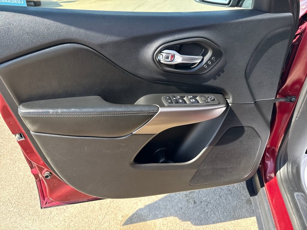 Used 2019 Jeep Cherokee Limited image 11