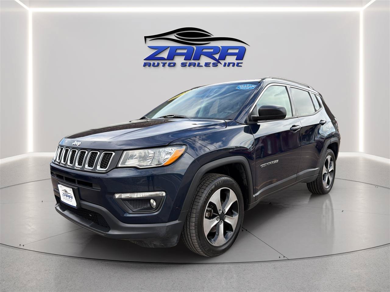 Used 2018 Jeep Compass Latitude w/ Cold Weather Group AWD/4WD image 3