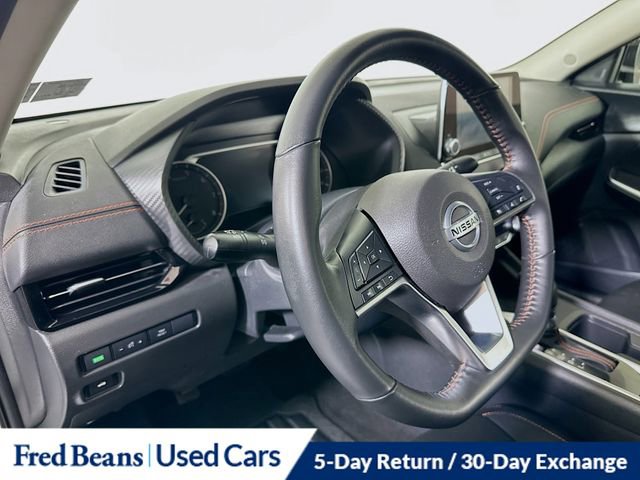 Used 2023 Nissan Sentra SR w/ Midnight Edition Package FWD image 11