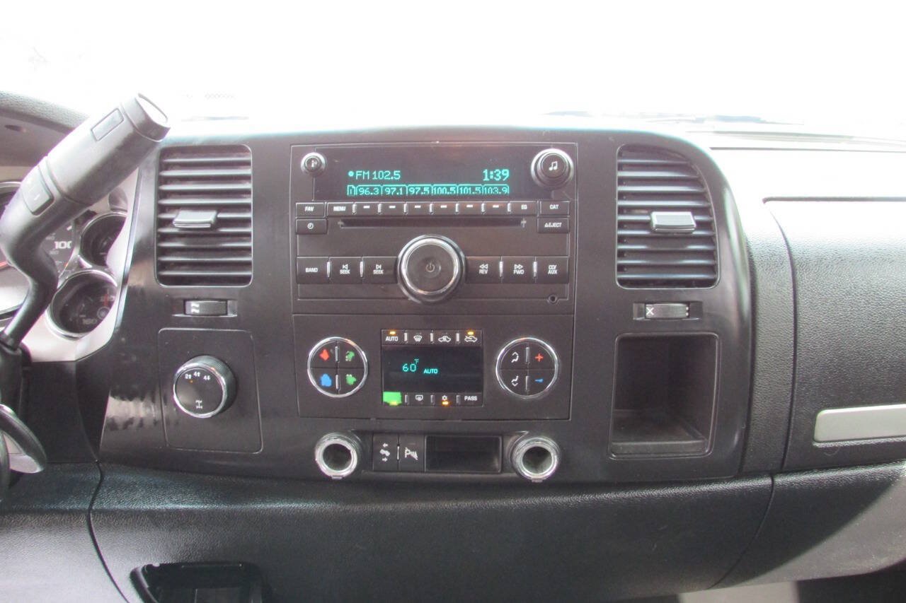 Used 2007 Chevrolet Silverado 2500 LT w/ 2LT Convenience Package AWD/4WD image 32