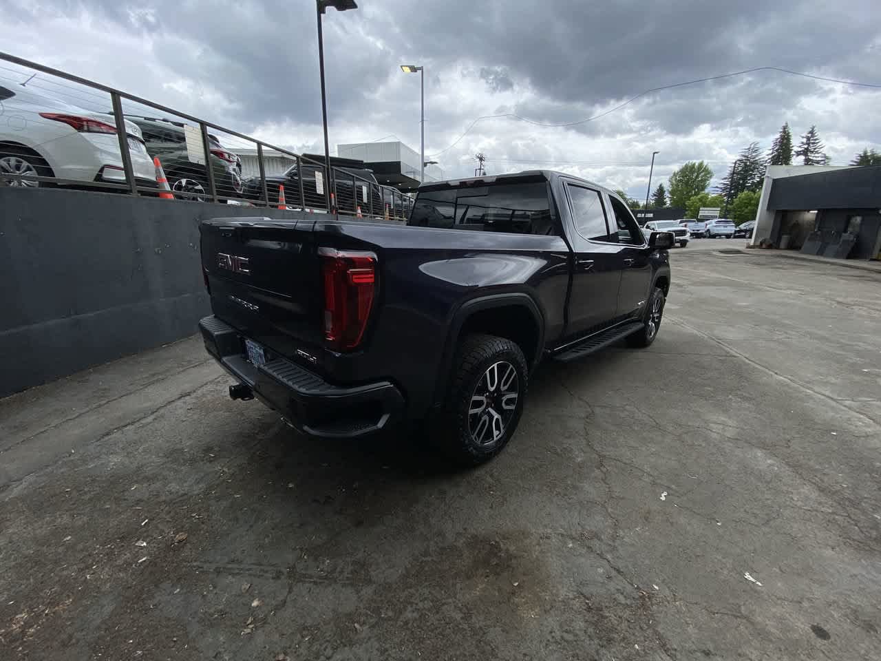 Used 2024 GMC Sierra 1500 AT4 w/ Technology Package AWD/4WD image 6