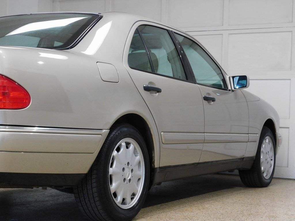 Used 1999 Mercedes-Benz E 320 4MATIC Sedan image 47