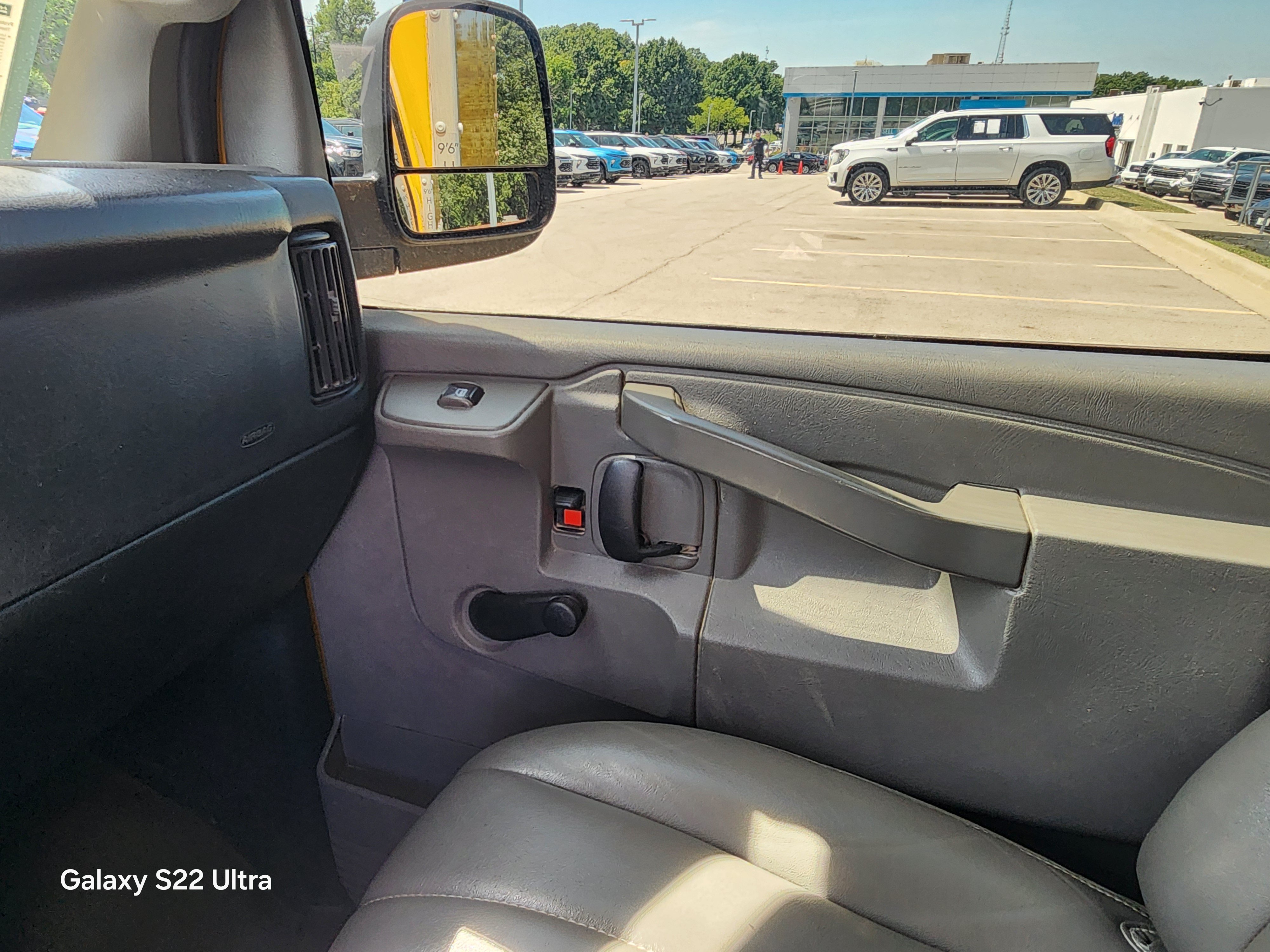 Used 2019 GMC Savana 3500 w/ Driver Convenience Package RWD image 21