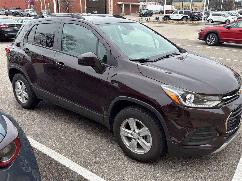 Used 2022 Chevrolet Trax LT w/ LT Convenience Package AWD/4WD image 15