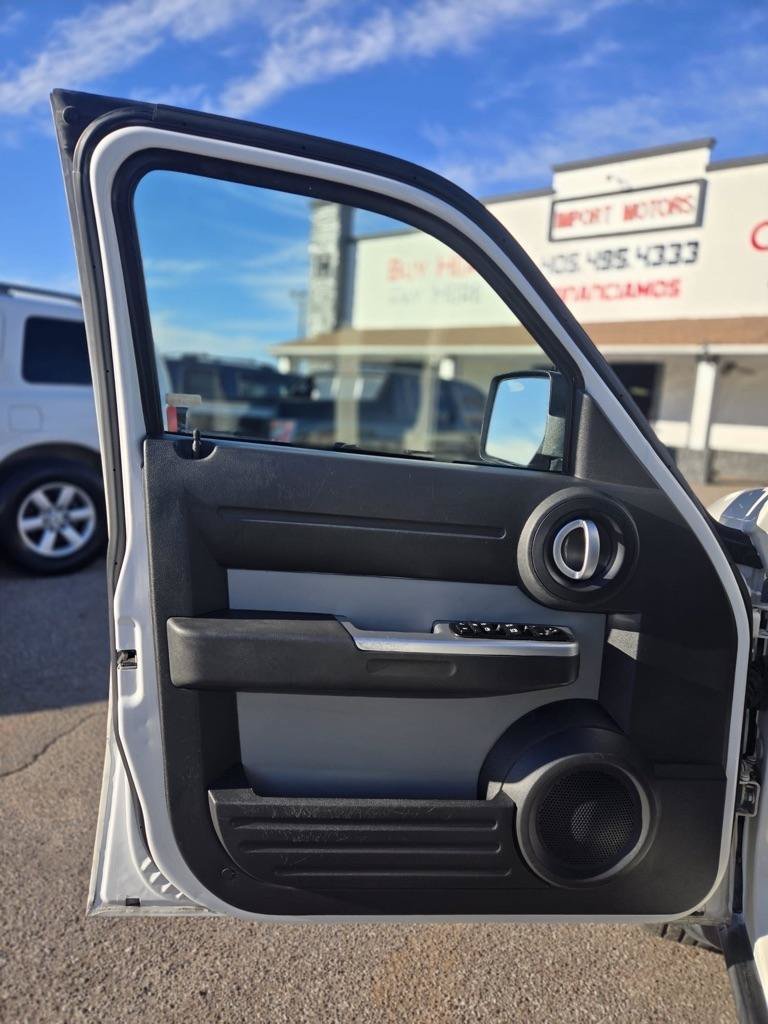 Used 2008 Dodge Nitro SLT RWD image 15