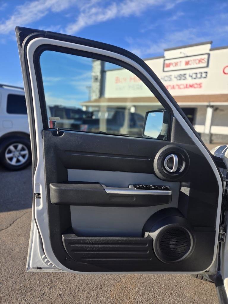 Used 2008 Dodge Nitro SLT RWD image 15