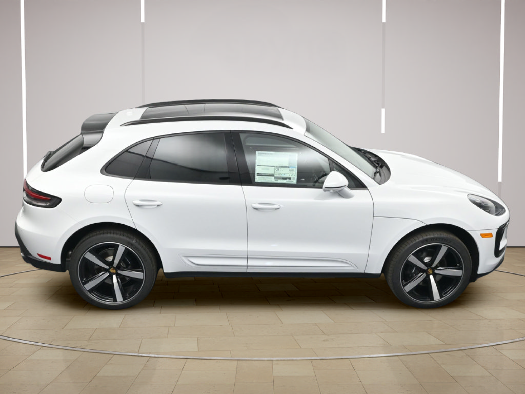 Certified 2026 Porsche Macan AWD/4WD image 37