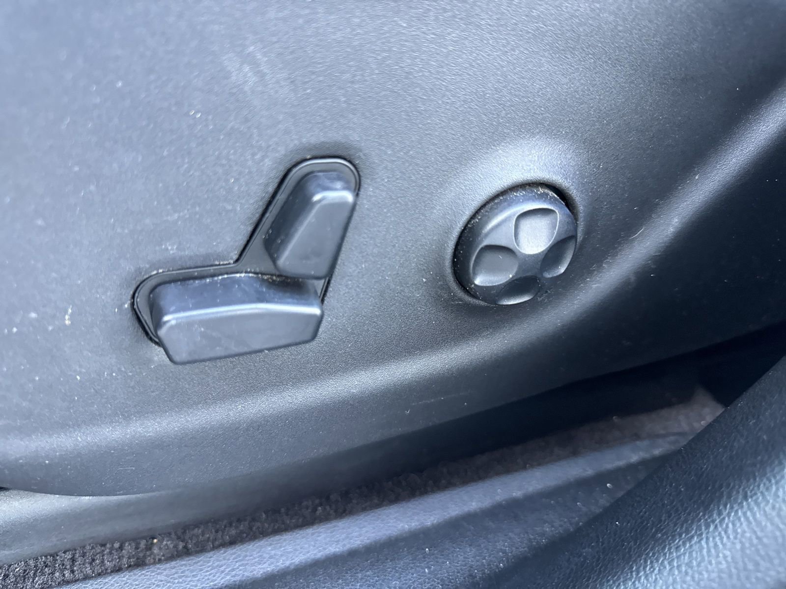 Used 2016 Jeep Cherokee Limited image 19
