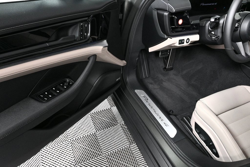 New 2026 Porsche Panamera 4 image 8