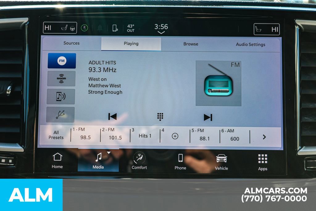 Used 2023 Chrysler Pacifica Touring-L image 43