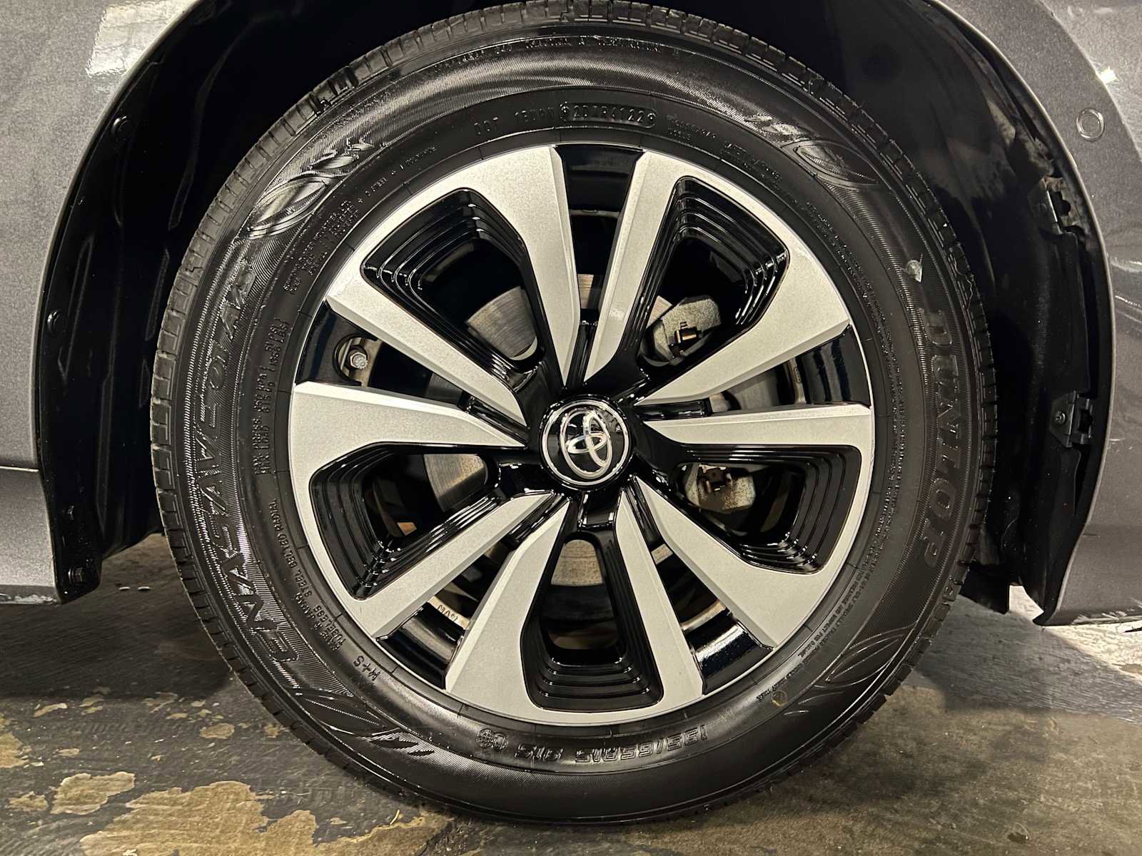 Used 2017 Toyota Prius Prime Premium image 9