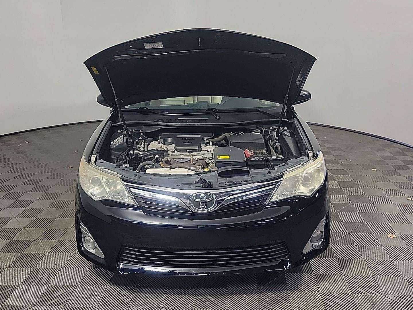 Used 2012 Toyota Camry XLE w/ Leather Pkg FWD image 13