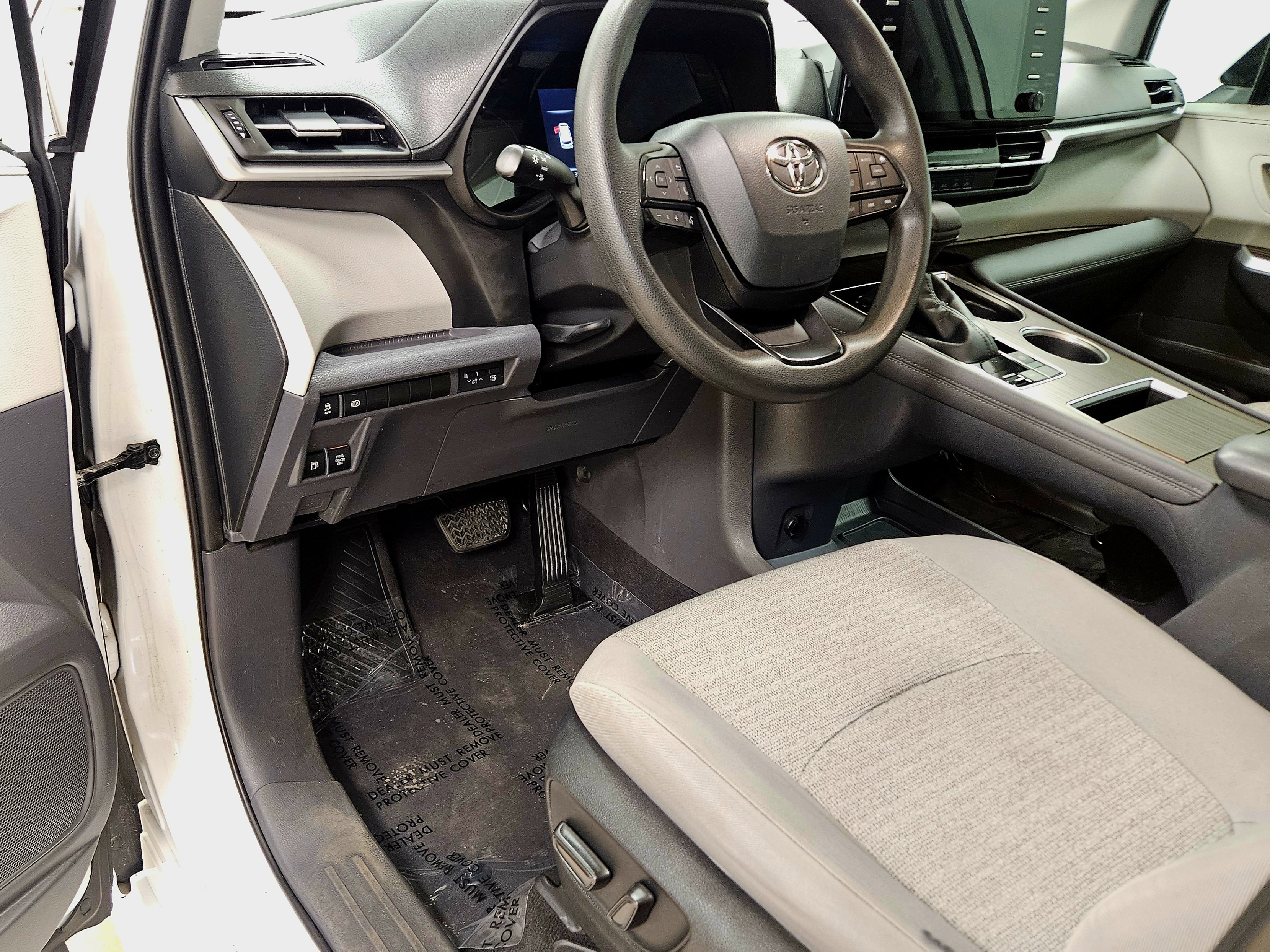 Used 2022 Toyota Sienna LE FWD image 36