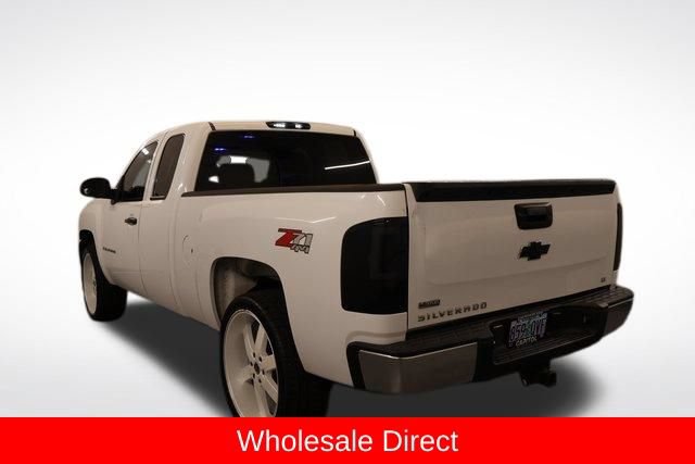 Used 2007 Chevrolet Silverado 1500 LT w/ 1LT Convenience Package AWD/4WD image 4