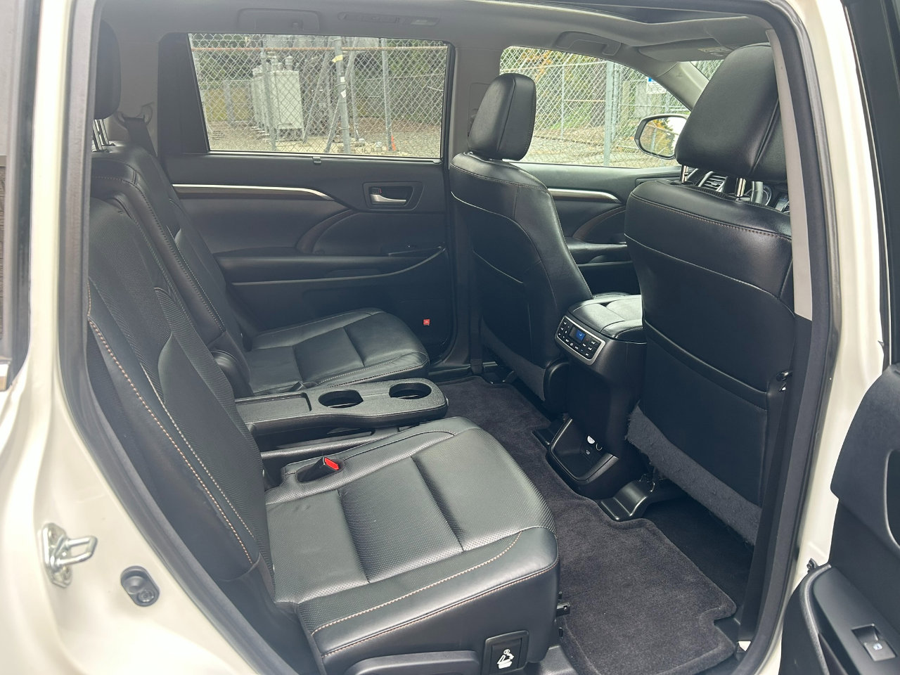 Used 2016 Toyota Highlander Limited Platinum image 18