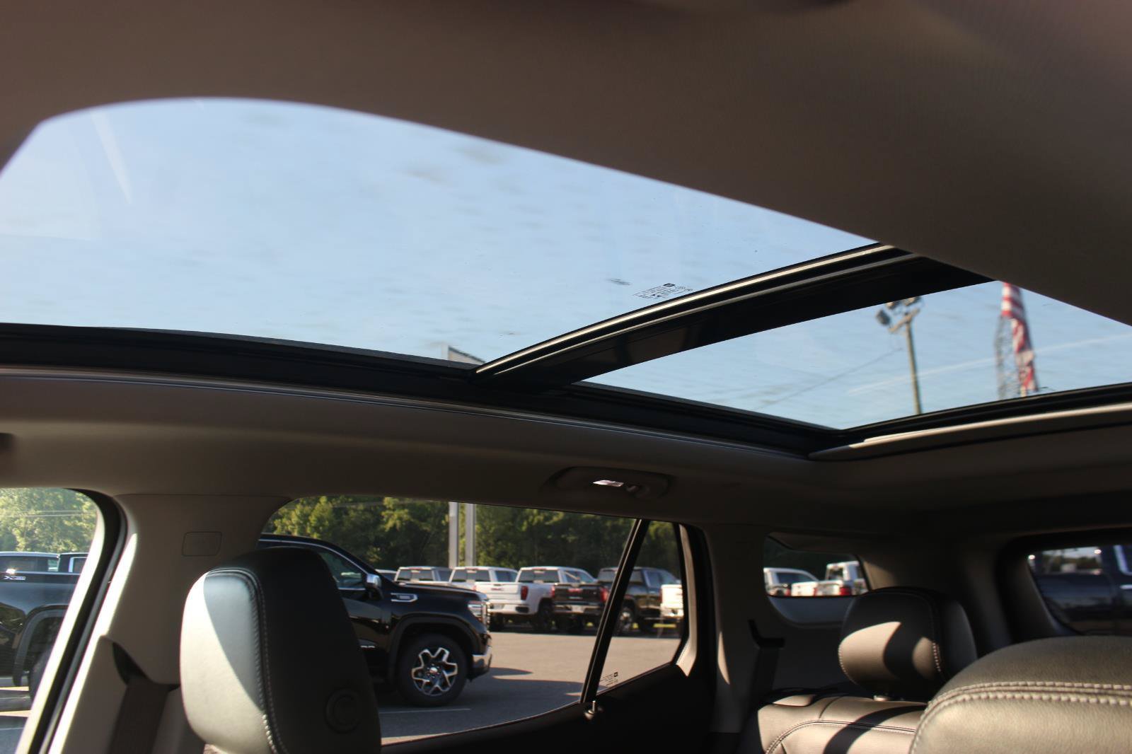 Used 2022 GMC Terrain SLT w/ Infotainment Package II FWD image 35