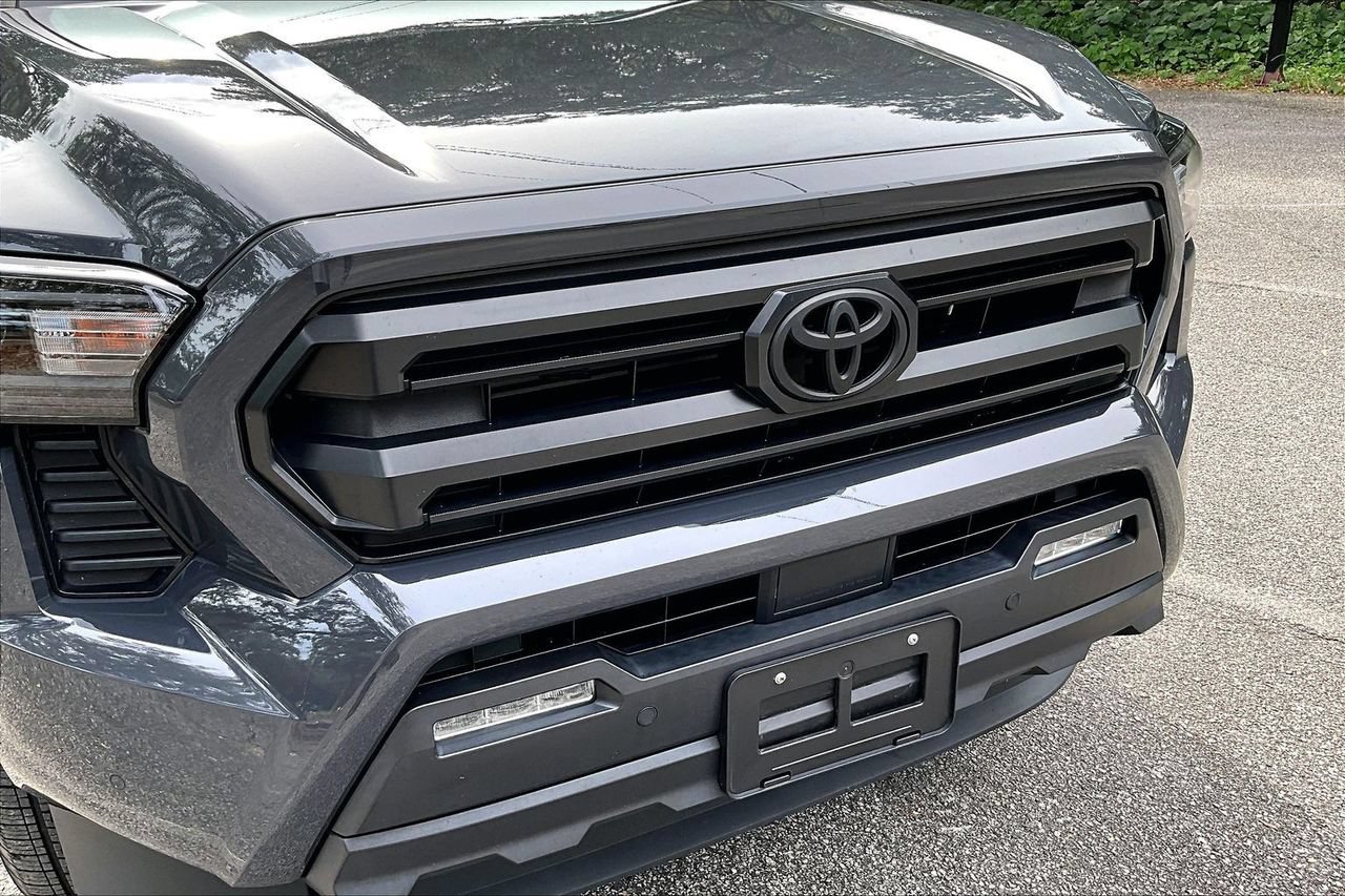 Used 2024 Toyota Tacoma SR5 AWD/4WD image 33