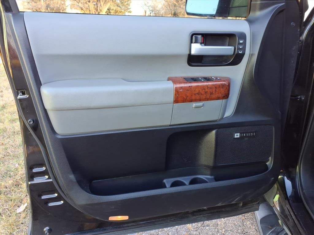 Used 2020 Toyota Sequoia Platinum image 17