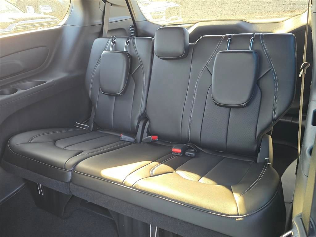 New 2026 Chrysler Pacifica Select w/ S Appearance Package FWD image 7