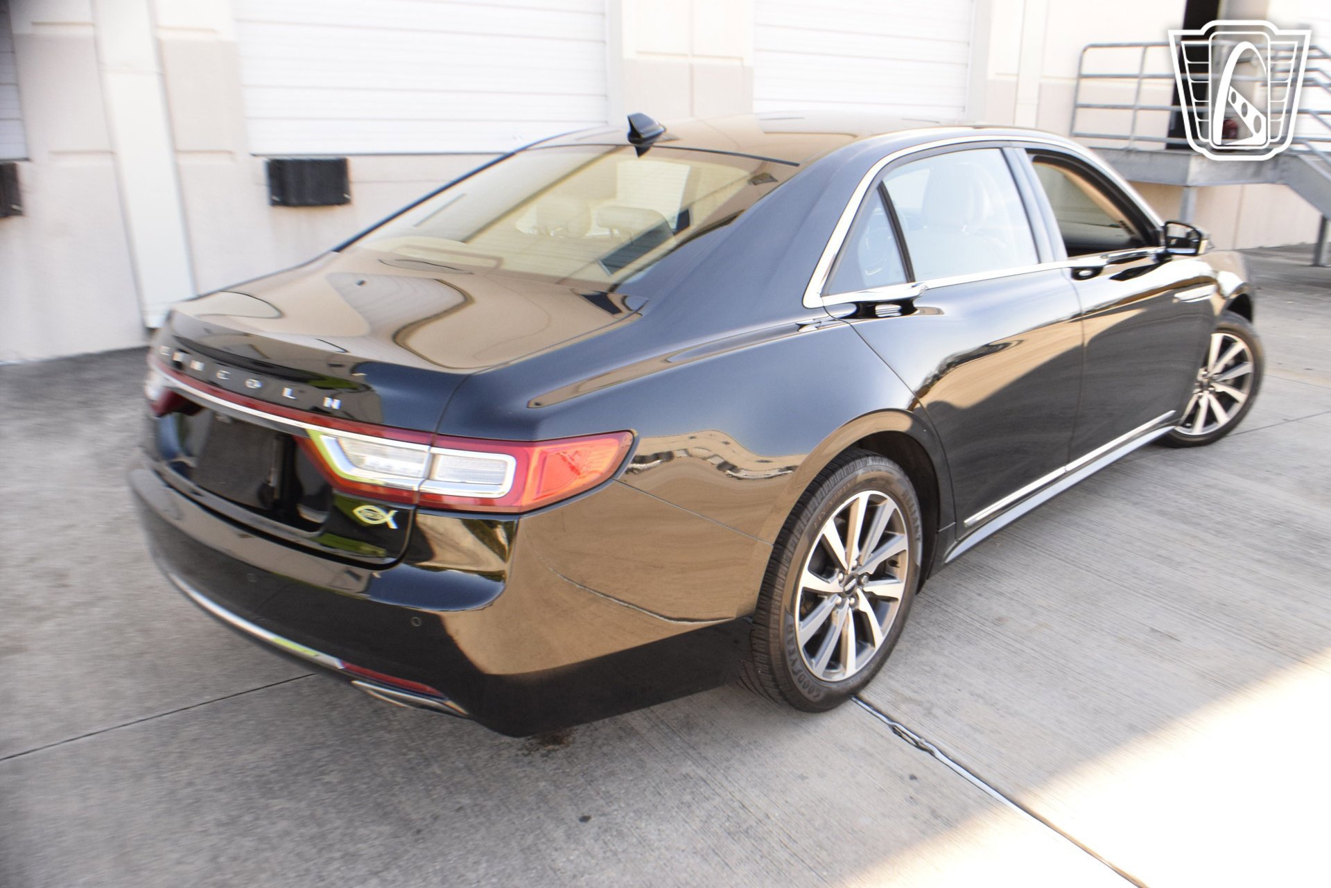 Used 2018 Lincoln Continental Premiere image 12