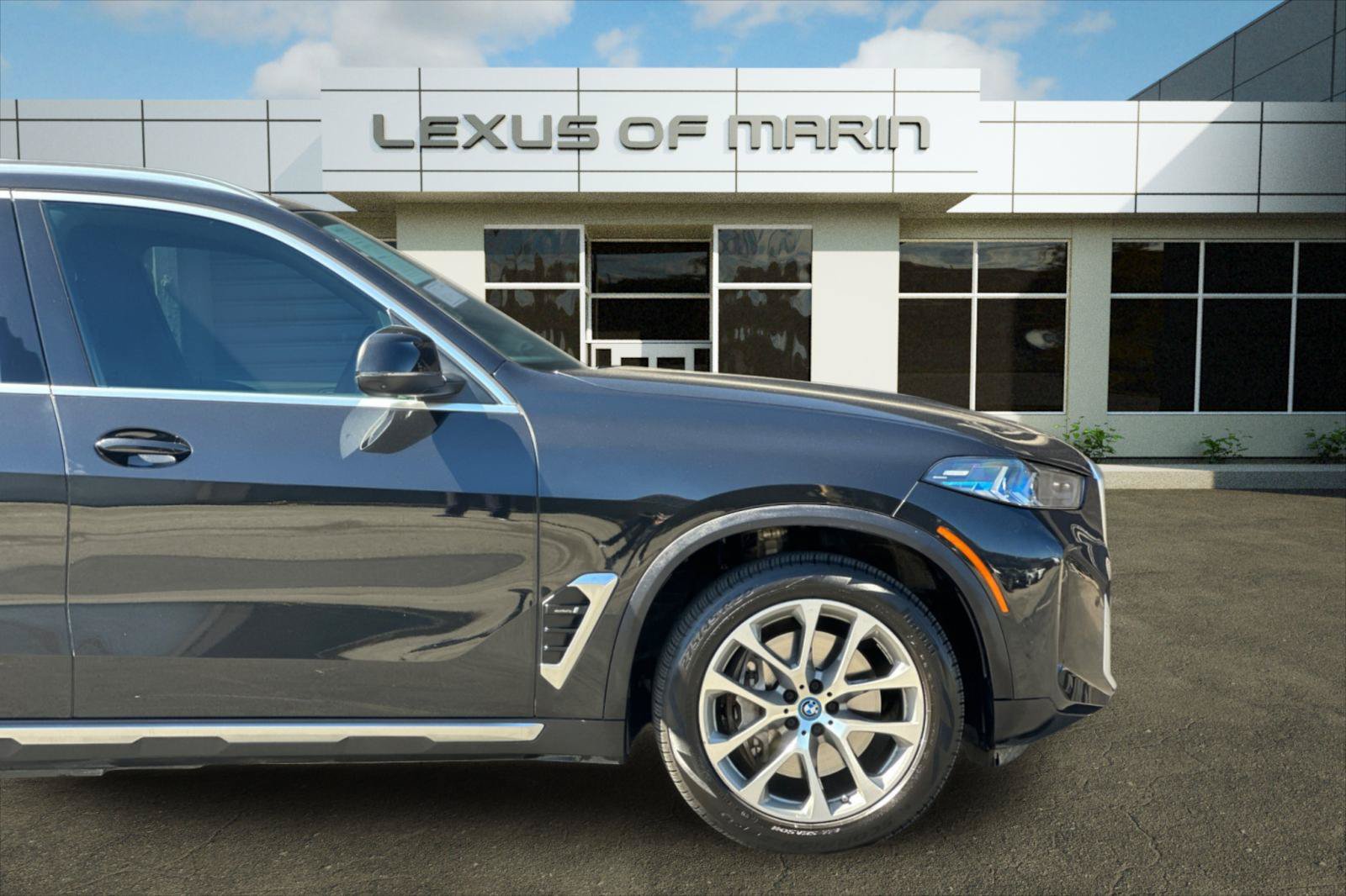 Used 2024 BMW X5 xDrive50e w/ Premium Package AWD/4WD image 36